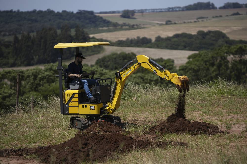 MINI ESCAVADEIRA MAX700